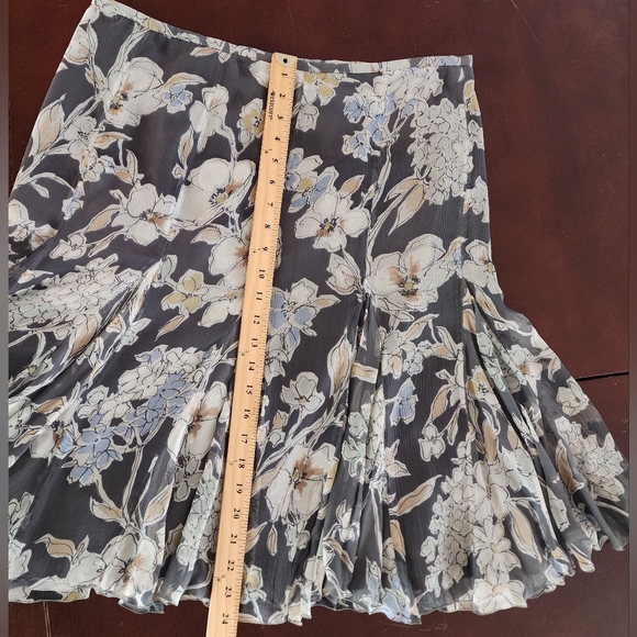 Armani Colleztione grey floral skirt size 12 - Picture 4 of 6